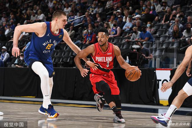 她以1比2 她以1比2